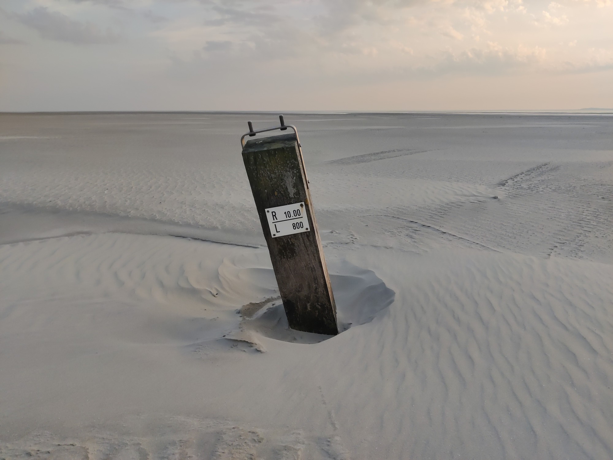Herontdekking van strandpalen op Rottumeroog
